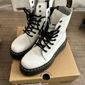 Doc Martens White size 6 platform Brand new never got the chance to wear!